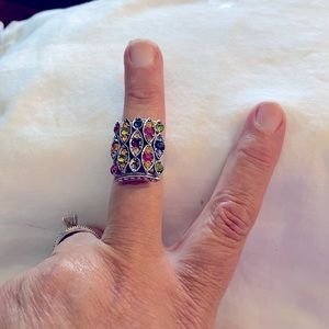 Costume jewelry expandable size ring.